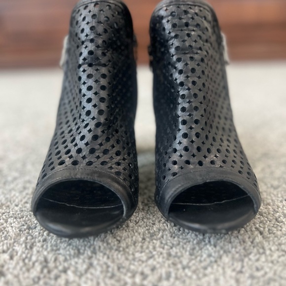 Made In Italy Black Genuine leather Cutout Peep Toe Block Heel Ankle Boots US 9 - Picture 2 of 11